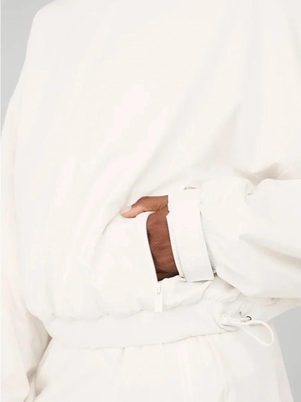 ALO Yoga Elevation Cropped Jacket in Cream